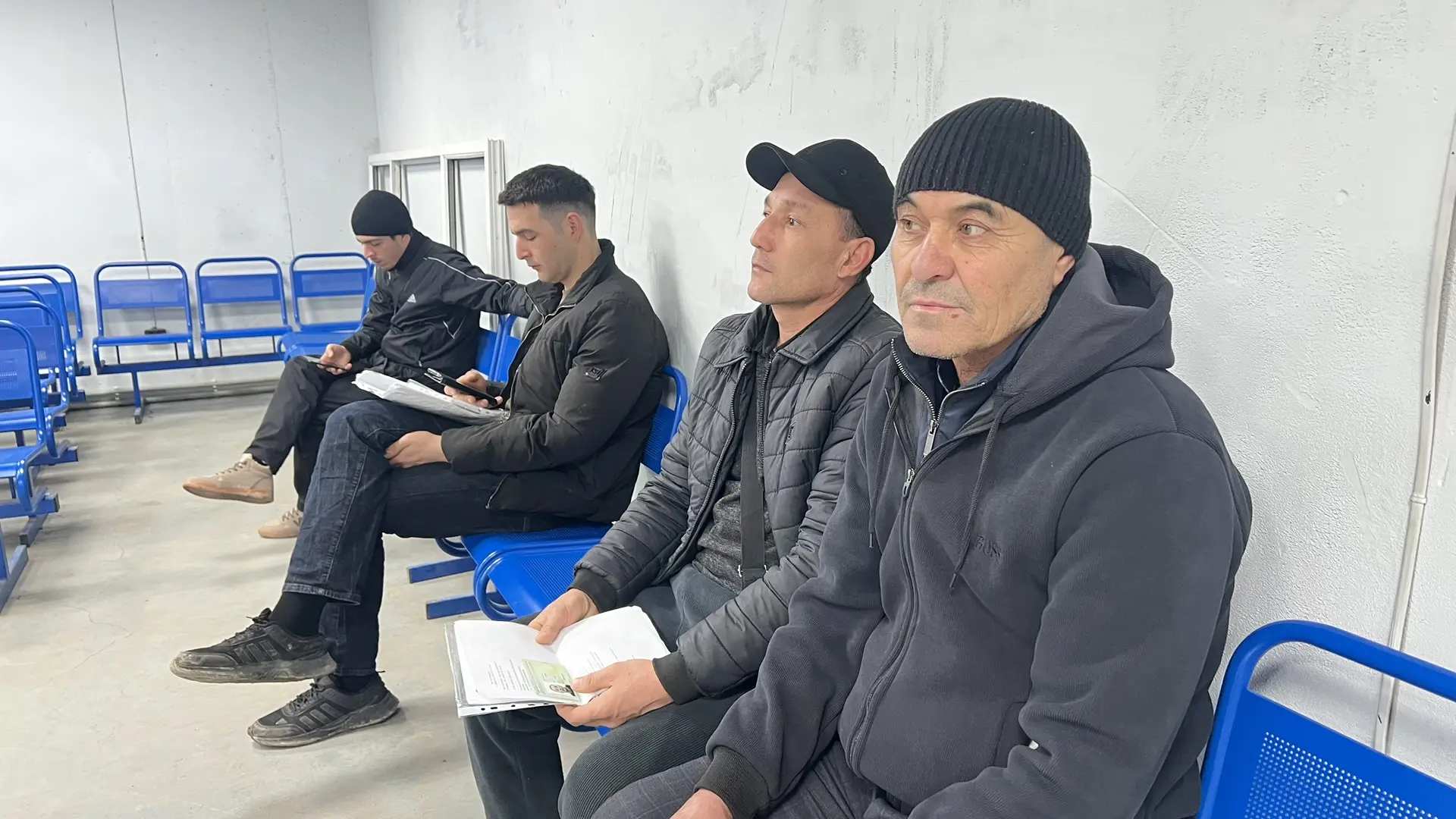 Жить по законам России. 80 иностранным гражданам, работающим в Дагестане, разъяснили правила пребывания на территории страны